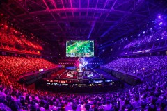 IG战术调整致胜：团战配合与经济差距控制关键，视野布控与兵线运营奠定逆转基础